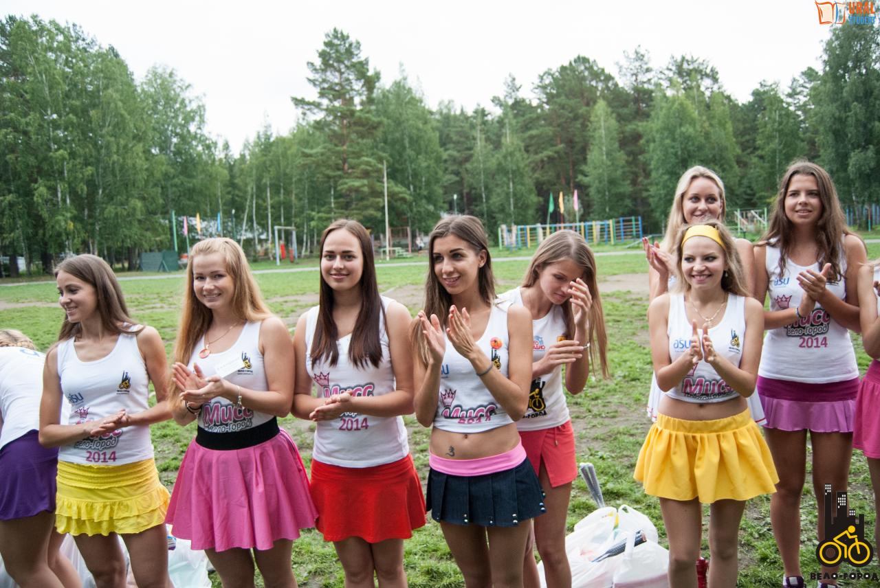 Девочки в лагере ВК