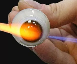 Художник-глазопротезист